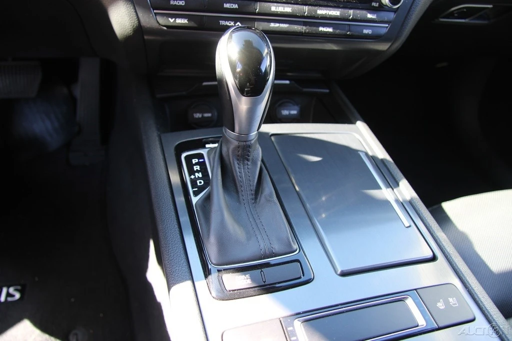 2015 Hyundai Genesis - Image 17 of 21