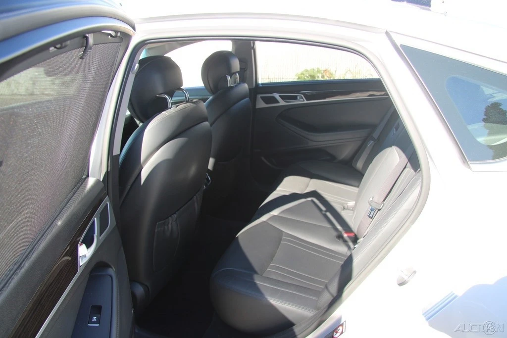 2015 Hyundai Genesis - Image 19 of 21