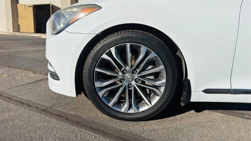 2015 Hyundai Genesis - Image 10 of 21