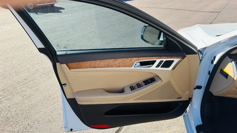 2015 Hyundai Genesis - Image 15 of 21