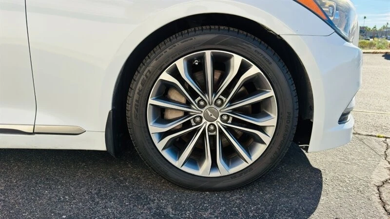2015 Hyundai Genesis - Image 13 of 21