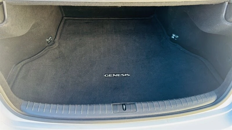 2015 Hyundai Genesis - Image 15 of 21
