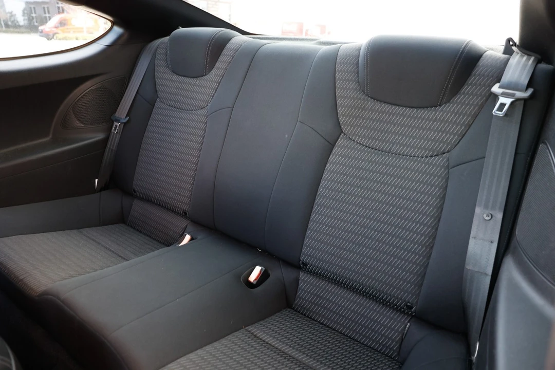 2015 Hyundai Genesis - Image 10 of 12