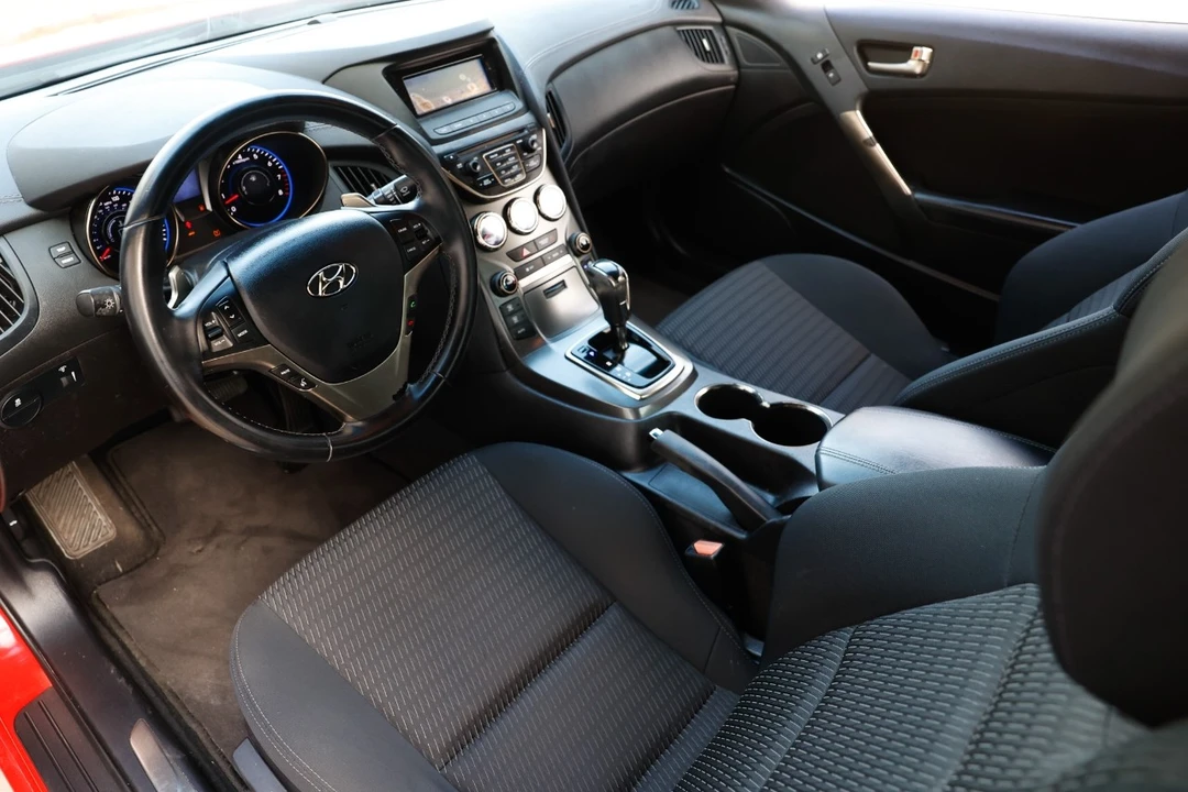 2015 Hyundai Genesis - Image 6 of 12