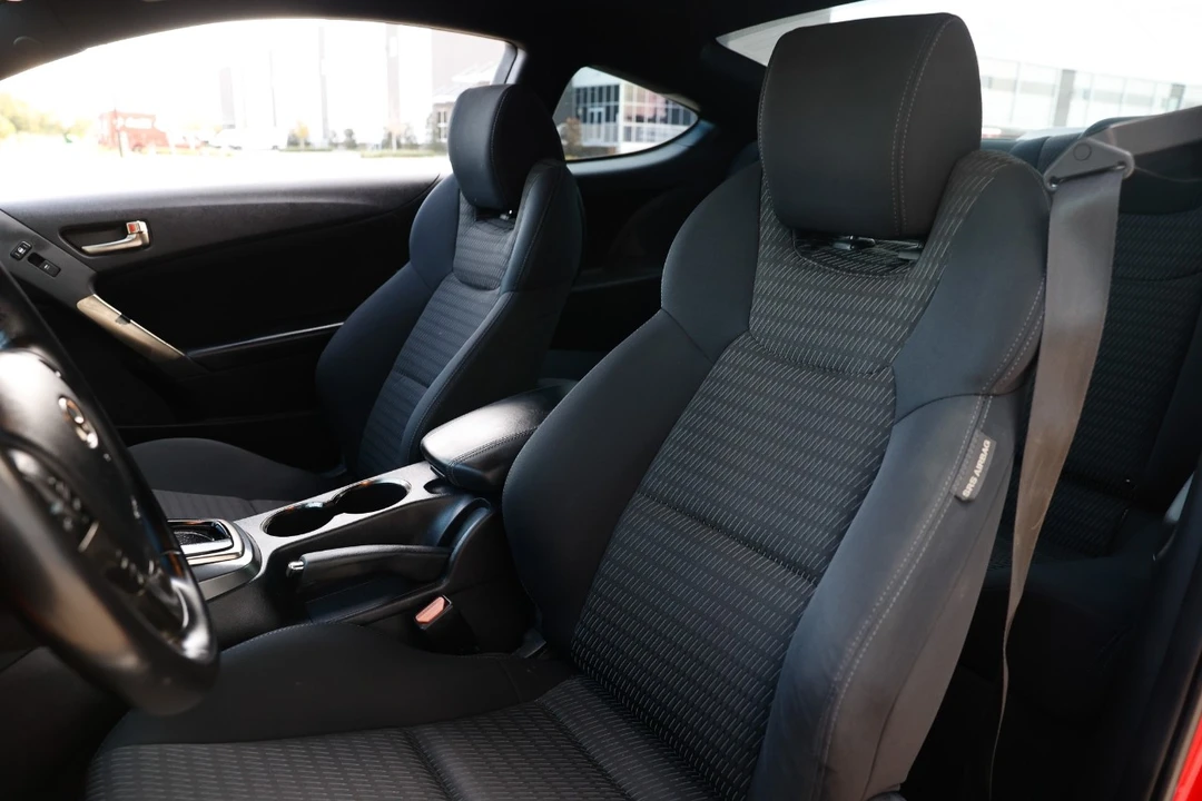 2015 Hyundai Genesis - Image 8 of 12