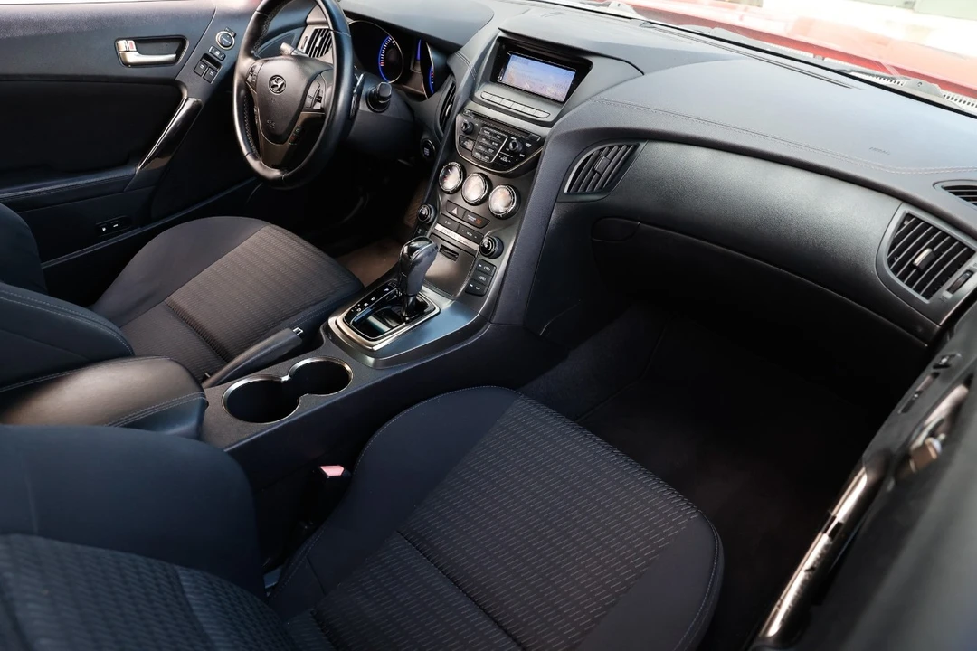 2015 Hyundai Genesis - Image 20 of 21