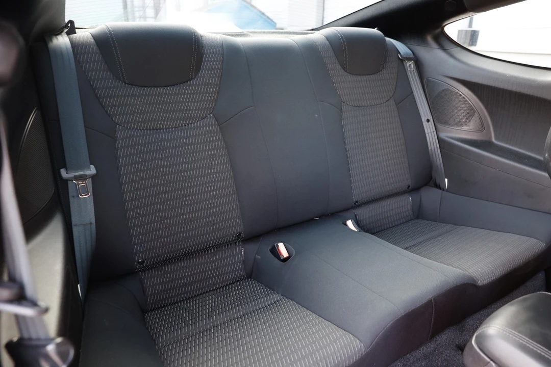 2015 Hyundai Genesis - Image 16 of 21