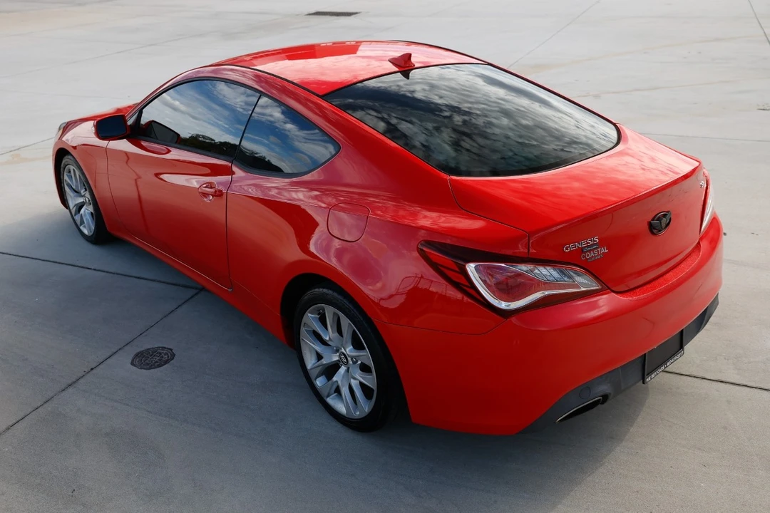 2015 Hyundai Genesis - Image 7 of 12