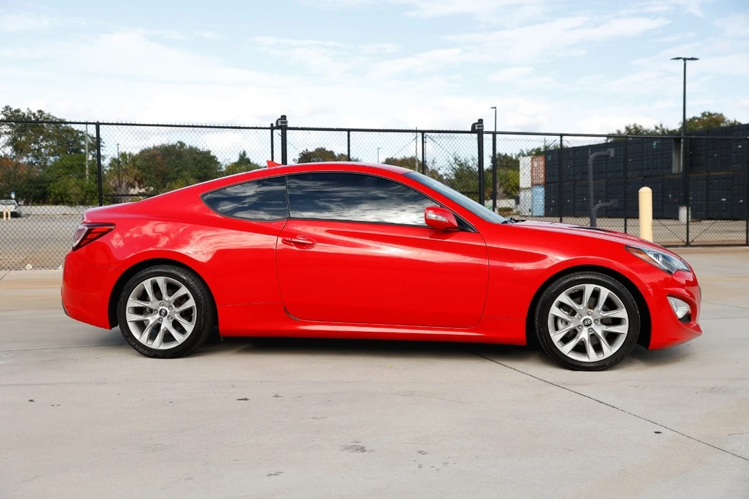 2015 Hyundai Genesis - Image 15 of 21