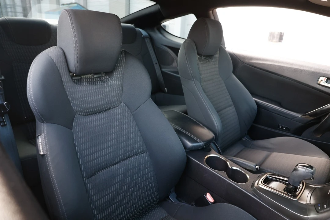 2015 Hyundai Genesis - Image 18 of 21