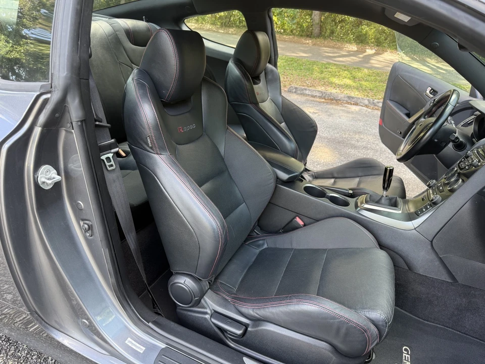 2015 Hyundai Genesis - Image 18 of 19