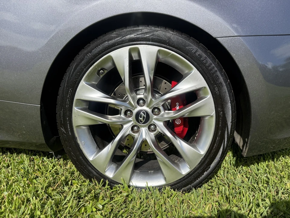 2015 Hyundai Genesis - Image 14 of 19