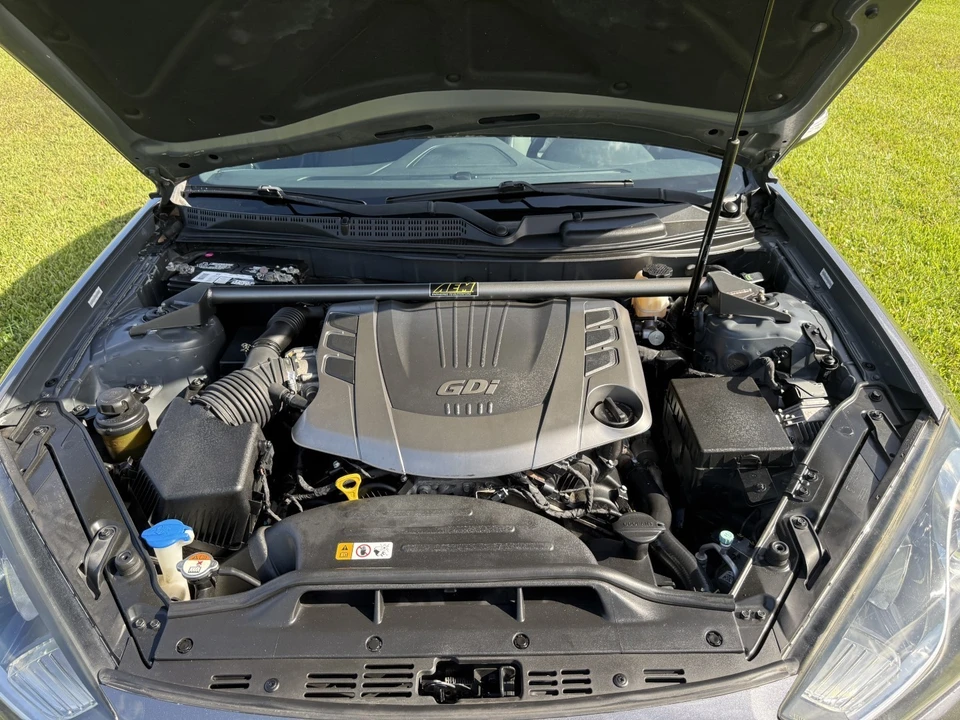 2015 Hyundai Genesis - Image 10 of 19