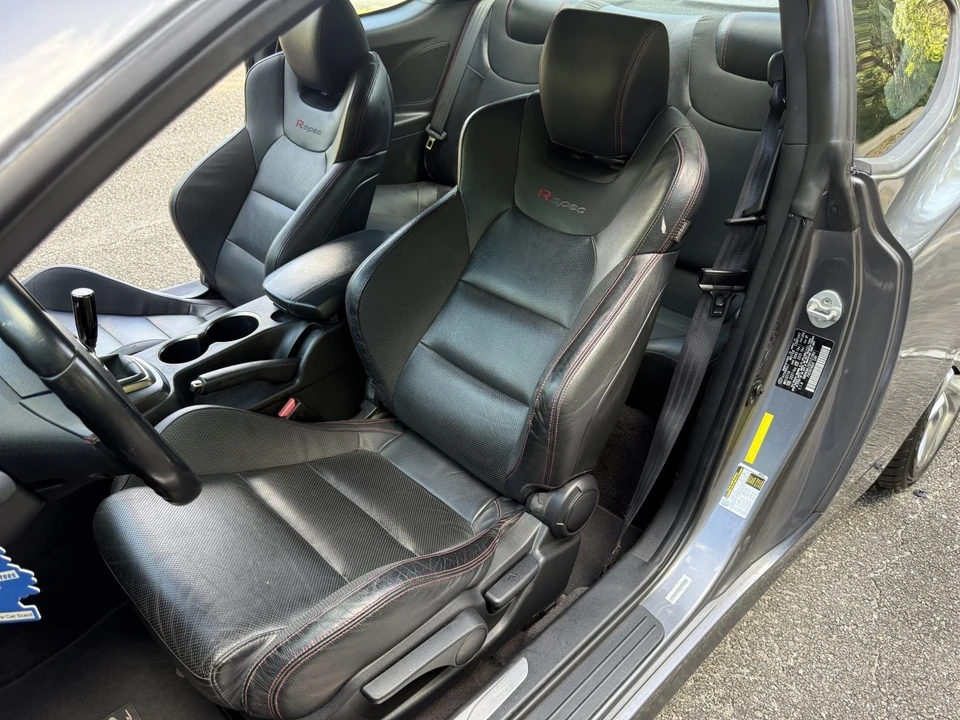 2015 Hyundai Genesis - Image 17 of 19
