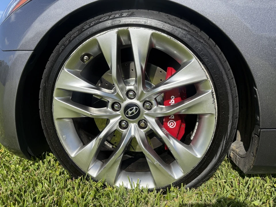2015 Hyundai Genesis - Image 13 of 19