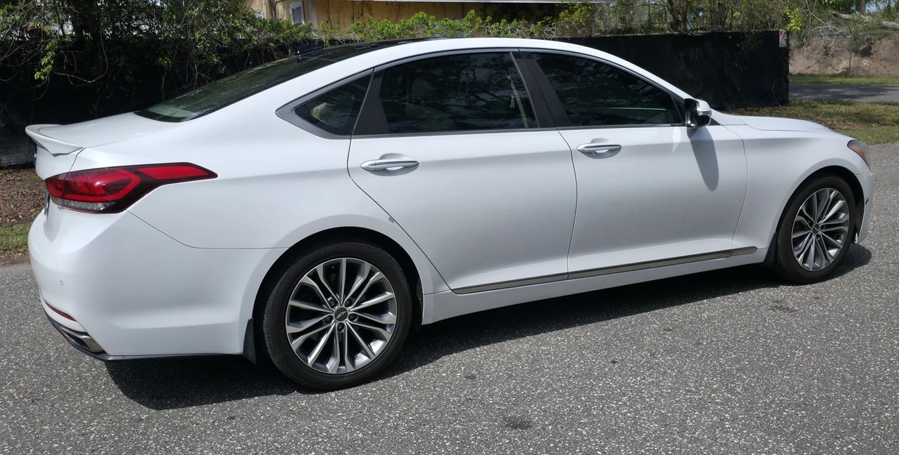 2015 Hyundai Genesis - Image 5 of 20