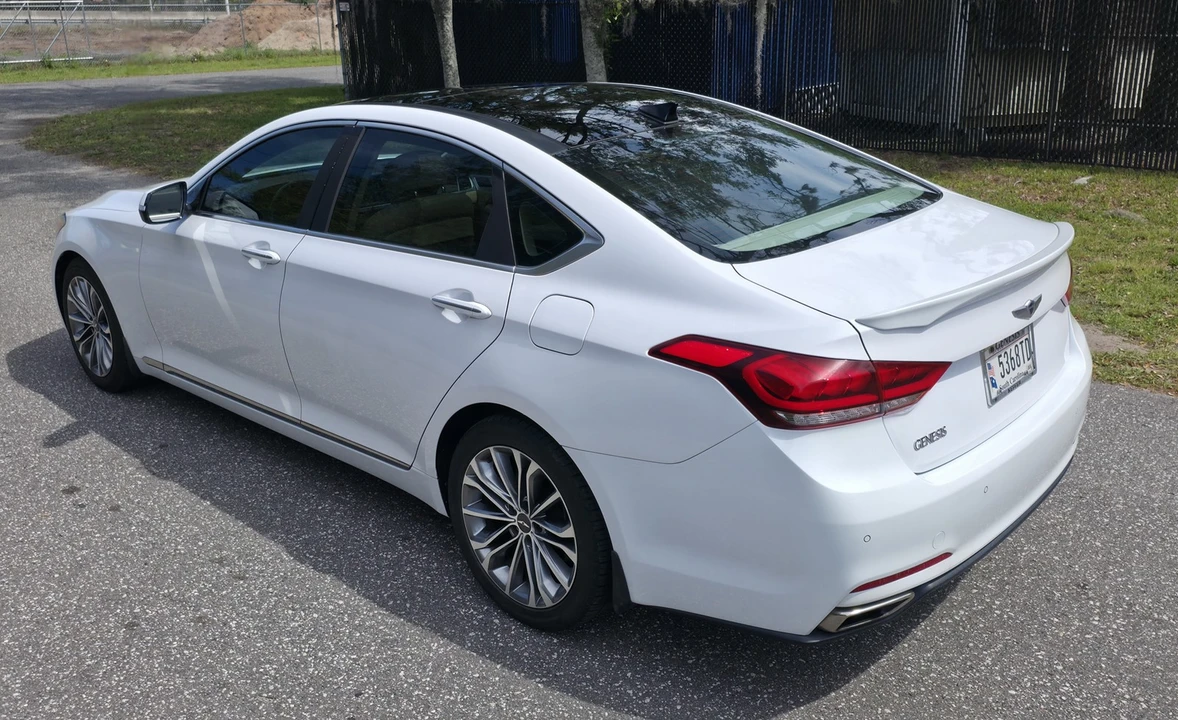 2015 Hyundai Genesis - Image 7 of 20
