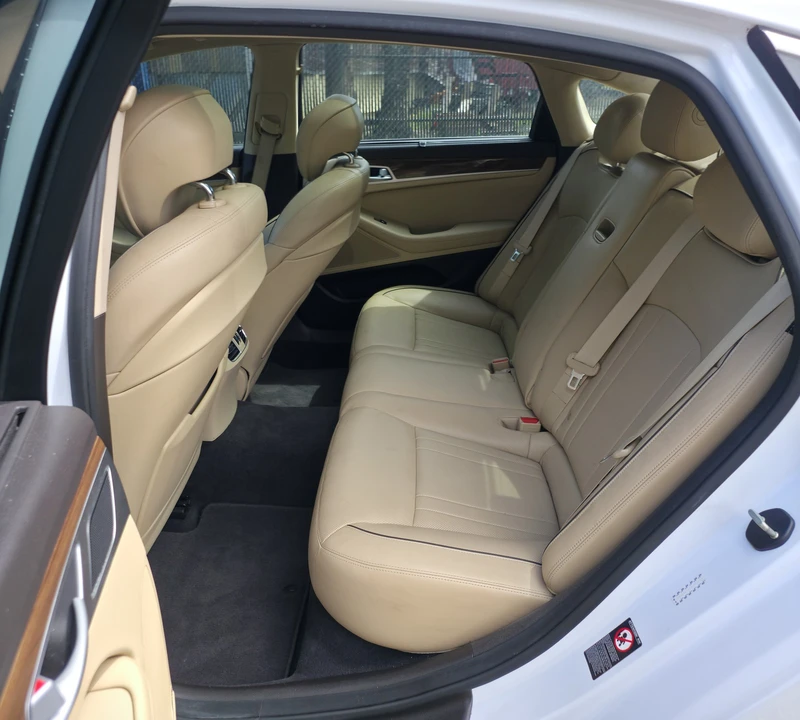 2015 Hyundai Genesis - Image 17 of 20