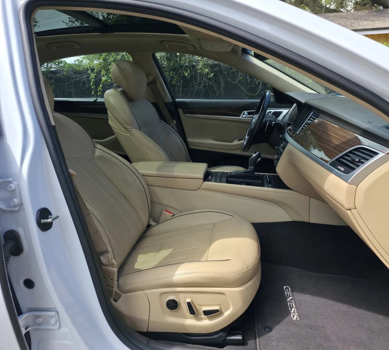 2015 Hyundai Genesis - Image 14 of 20