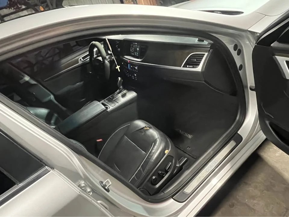 2015 Hyundai Genesis - Image 5 of 7