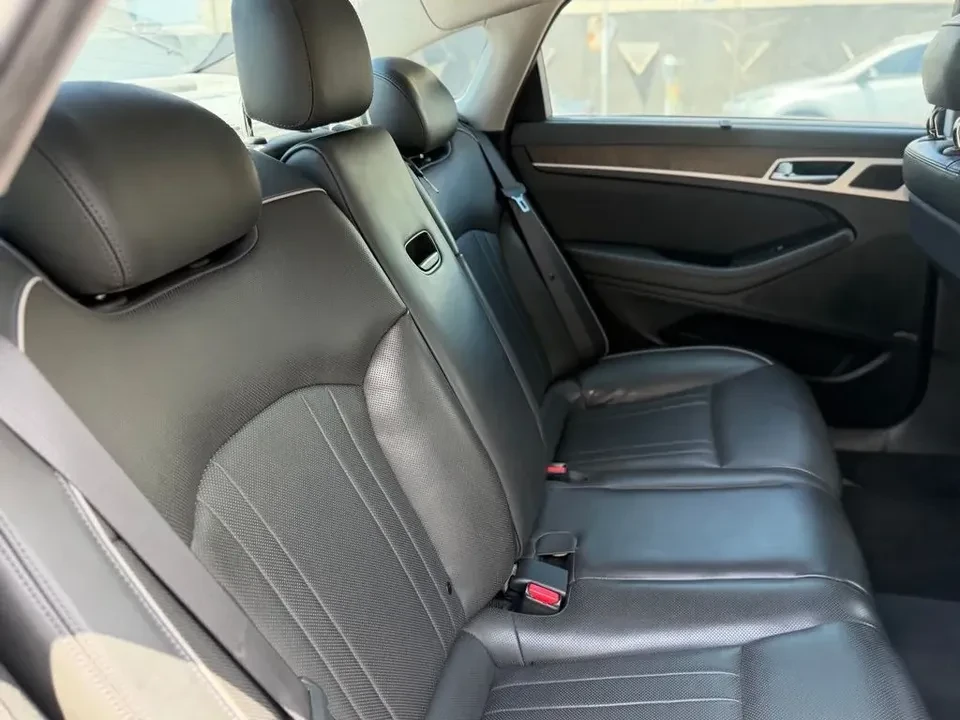 2015 Hyundai Genesis - Image 13 of 18