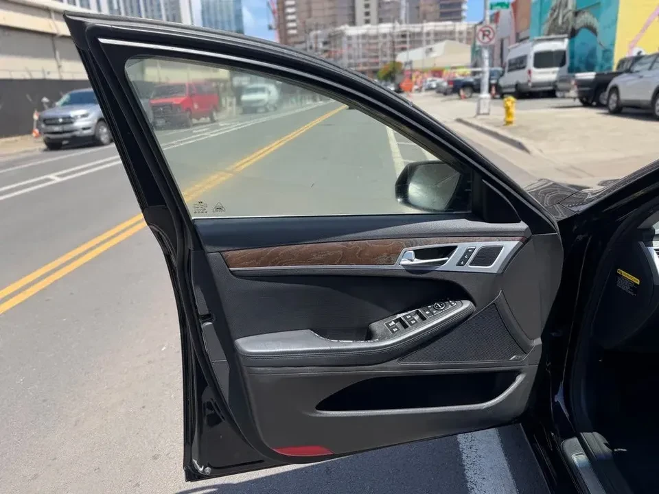 2015 Hyundai Genesis - Image 18 of 18