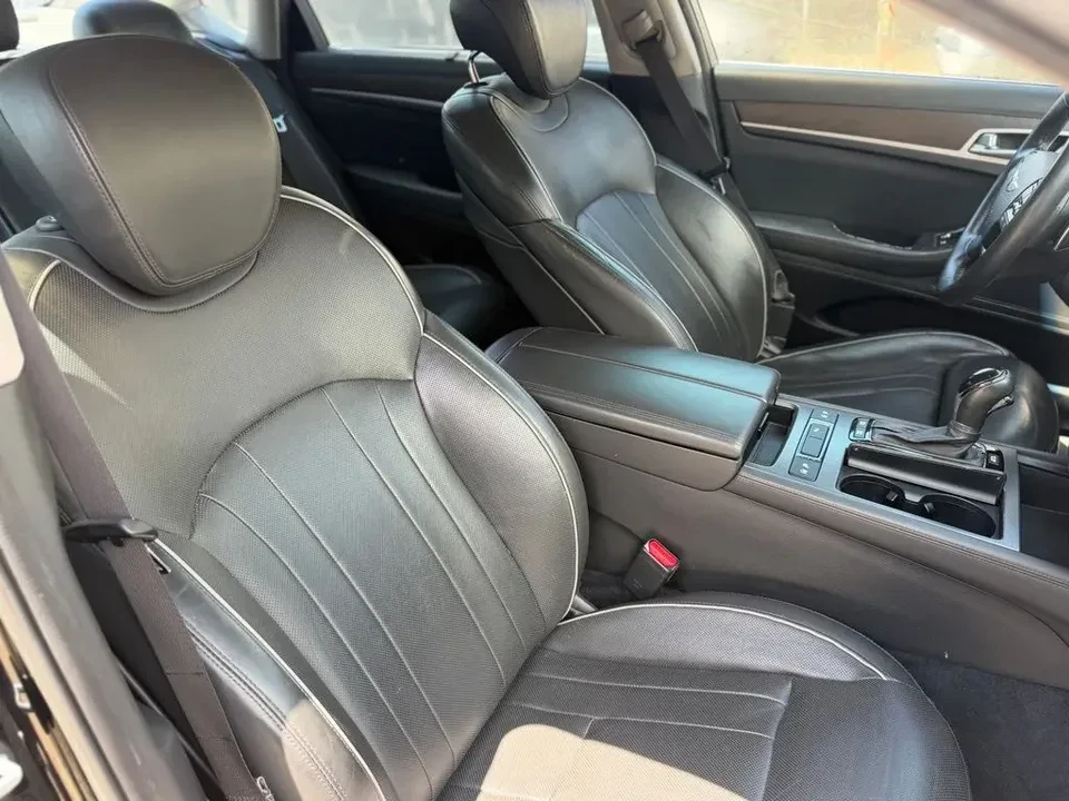2015 Hyundai Genesis - Image 12 of 18