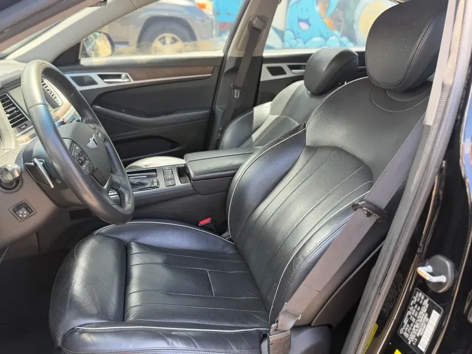 2015 Hyundai Genesis - Image 11 of 18