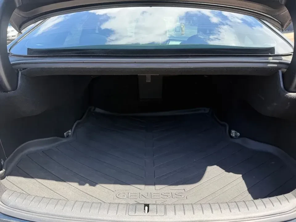 2015 Hyundai Genesis - Image 16 of 18