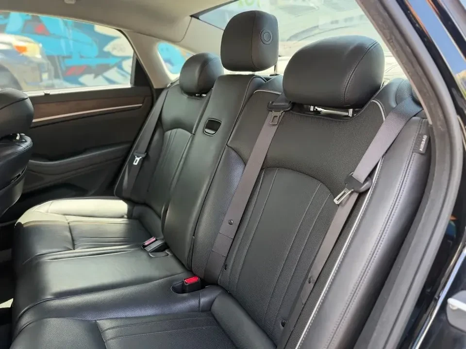 2015 Hyundai Genesis - Image 14 of 18