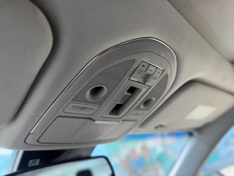 2015 Hyundai Genesis - Image 8 of 18