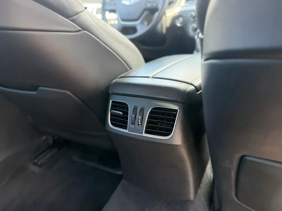 2015 Hyundai Genesis - Image 15 of 18