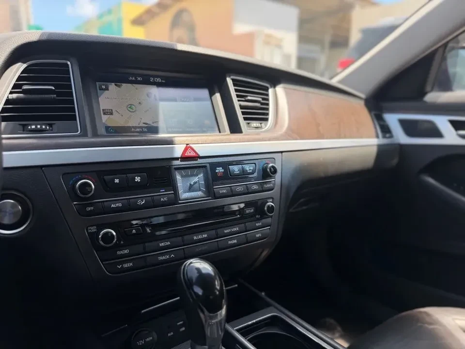 2015 Hyundai Genesis - Image 9 of 18