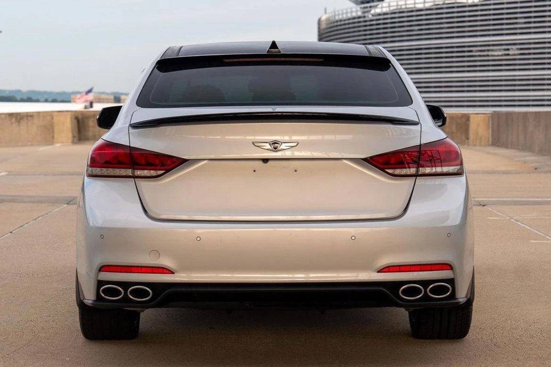2015 Hyundai Genesis - Image 5 of 31