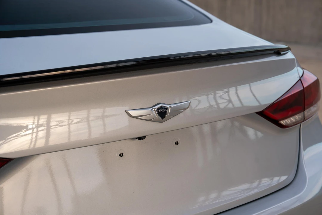 2015 Hyundai Genesis - Image 26 of 31
