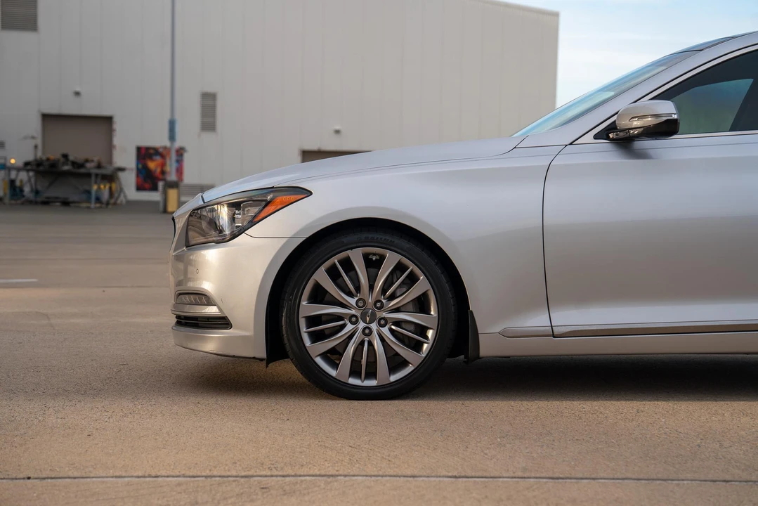 2015 Hyundai Genesis - Image 21 of 31