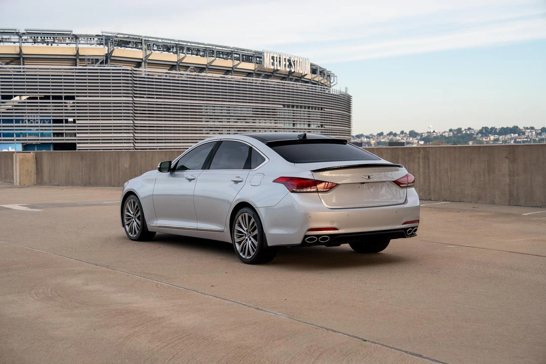 2015 Hyundai Genesis - Image 12 of 31