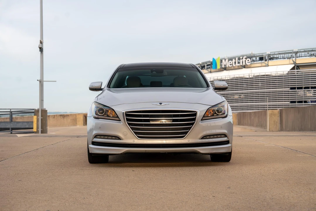 2015 Hyundai Genesis - Image 6 of 31