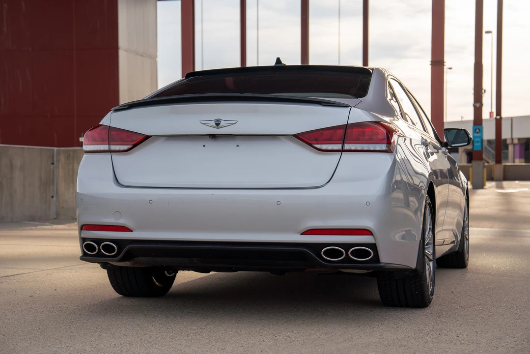 2015 Hyundai Genesis - Image 16 of 31