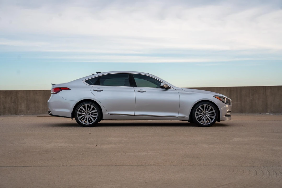 2015 Hyundai Genesis - Image 18 of 31