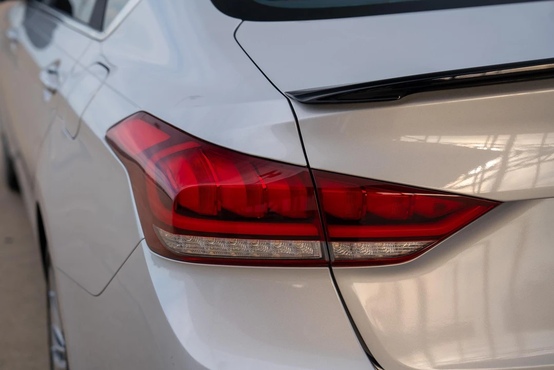 2015 Hyundai Genesis - Image 25 of 31