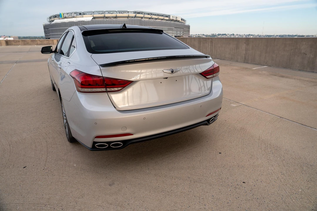 2015 Hyundai Genesis - Image 14 of 31