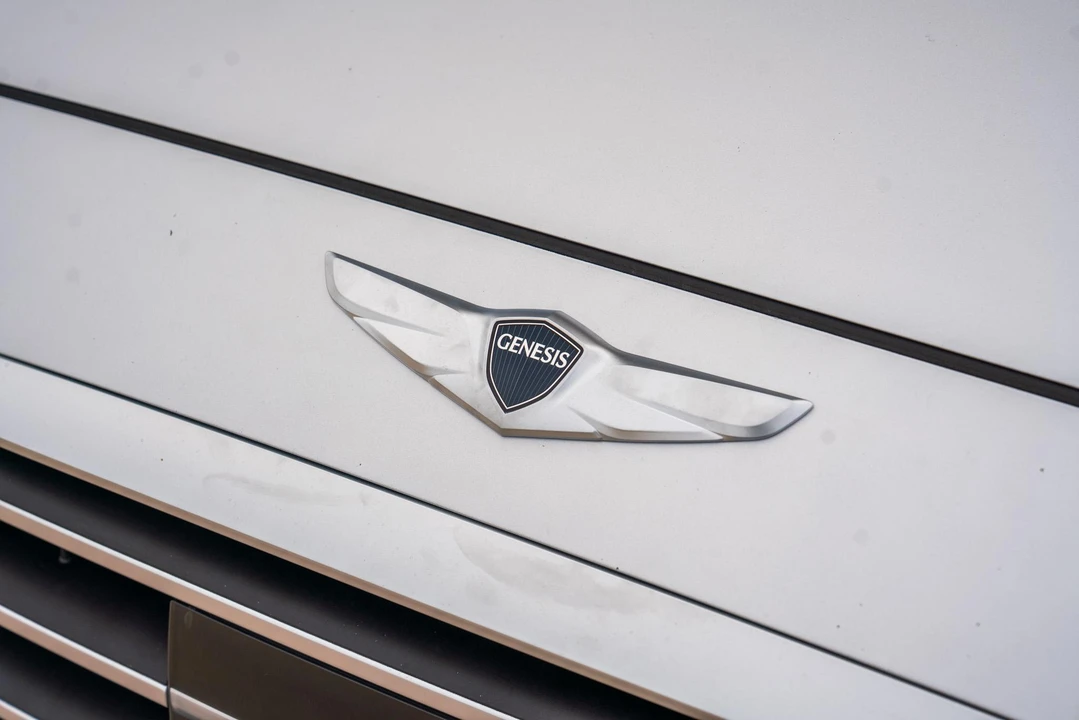 2015 Hyundai Genesis - Image 19 of 31