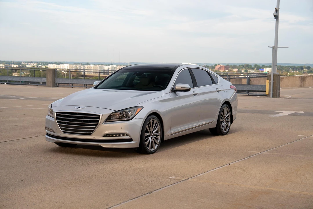 2015 Hyundai Genesis - Image 7 of 31