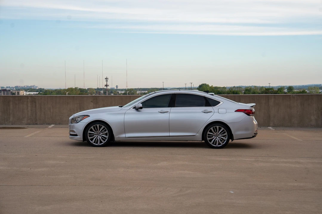 2015 Hyundai Genesis - Image 10 of 31