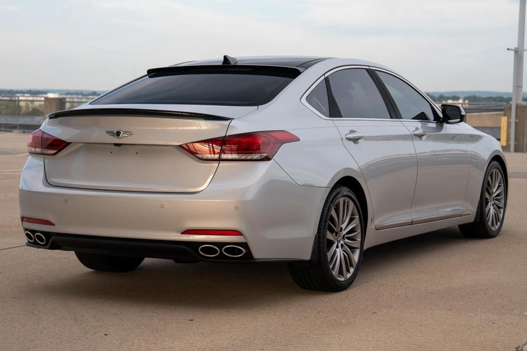 2015 Hyundai Genesis - Image 4 of 31