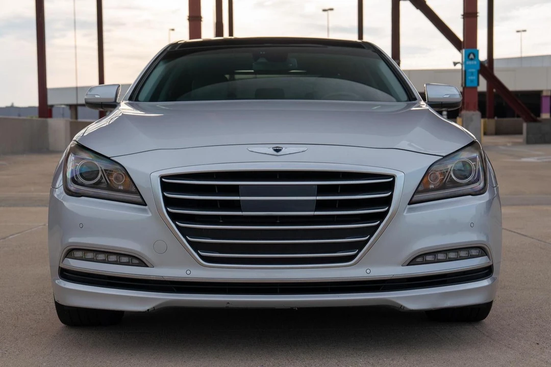 2015 Hyundai Genesis - Image 2 of 31