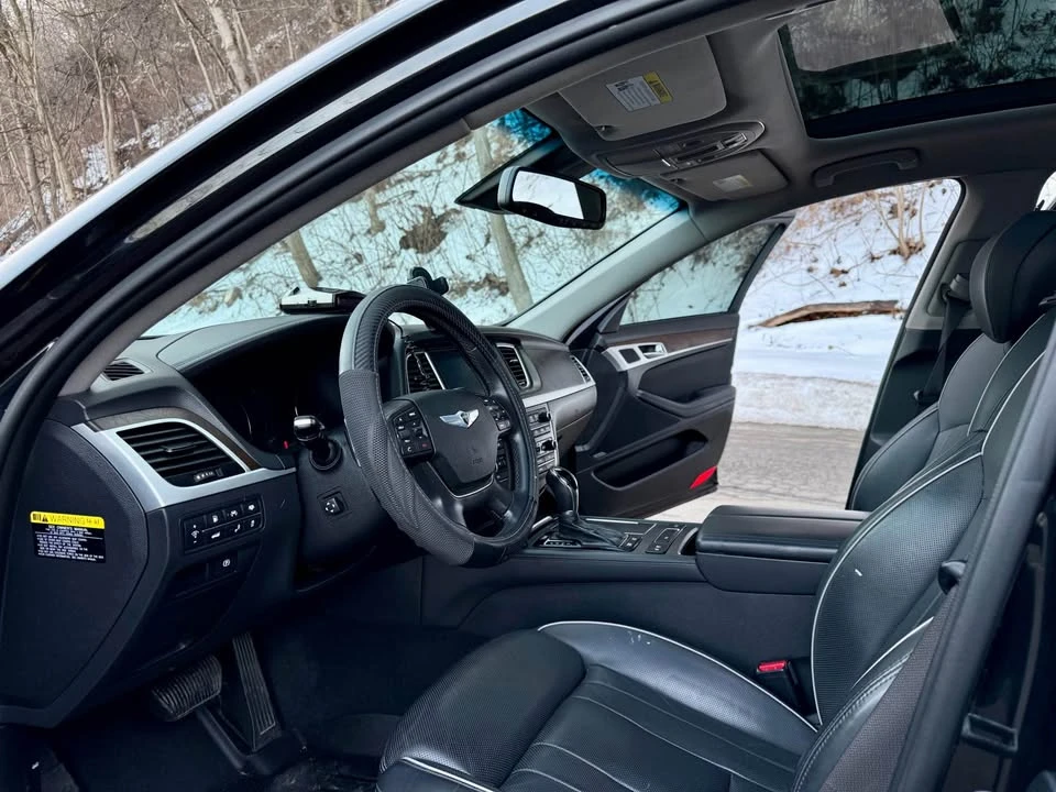 2015 Hyundai Genesis - Image 18 of 21