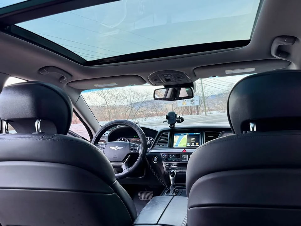 2015 Hyundai Genesis - Image 17 of 21