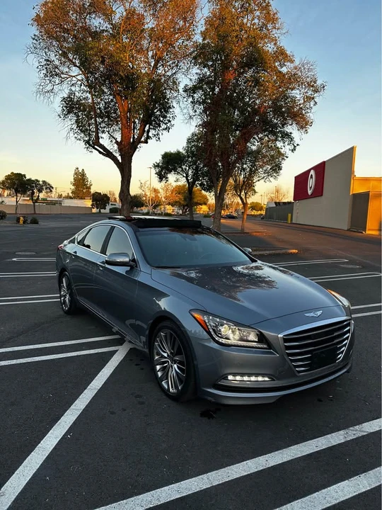 2015 Hyundai Genesis - Image 2 of 19